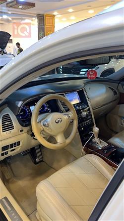Infiniti QX70